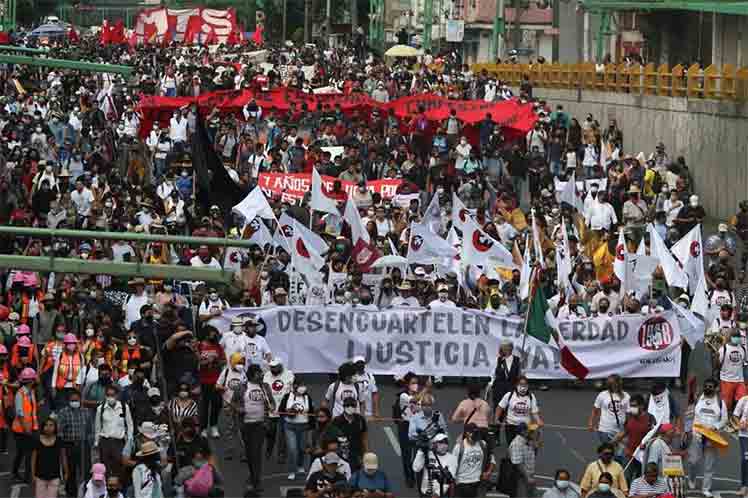March in Mexico in tribute to victims of Tlatelolco successful - Prensa ...