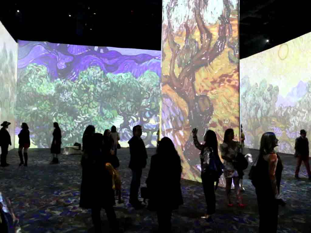 van-goghs-immersive-dream-on-display-in-ecuador