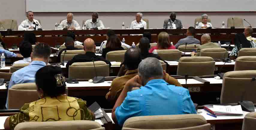 cuban-deputies-analyze-measures-for-price-control