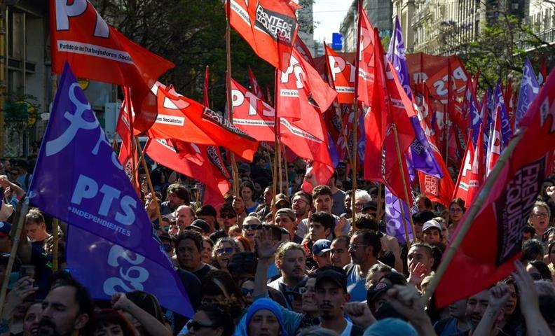 thousands-of-argentines-marched-to-plaza-de-mayo-despite-repression