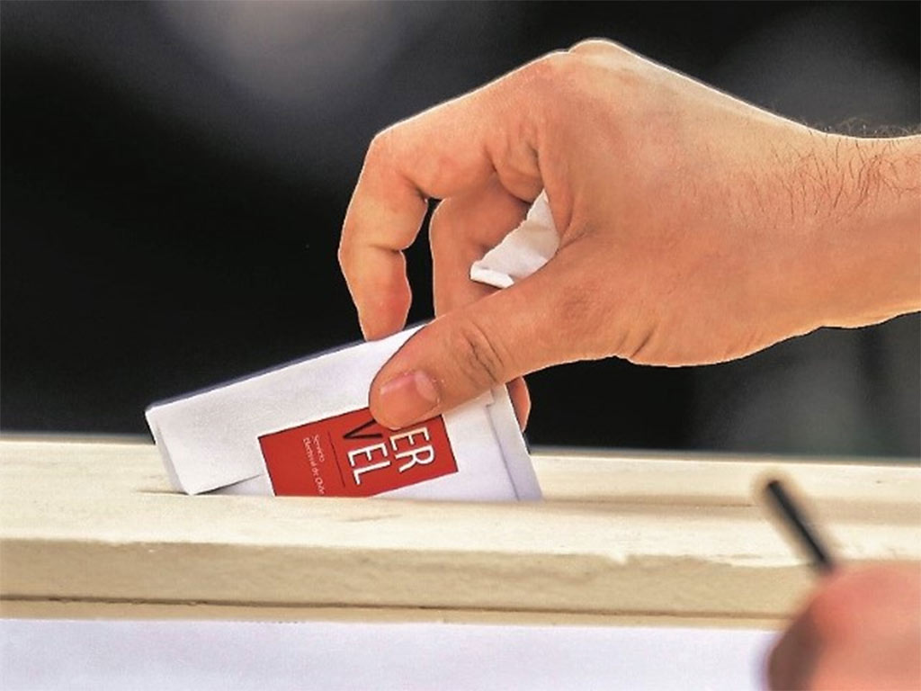Chile celebra elecciones primarias en 60 municipios