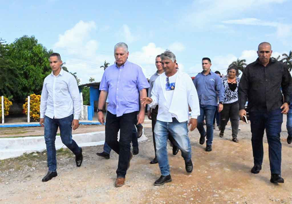 president-of-cuba-visits-economic-centers-of-isla-de-la-juventud