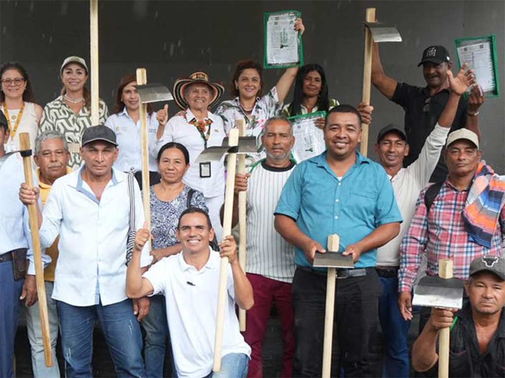 colombian-governmentd-distributes-534-land-titles