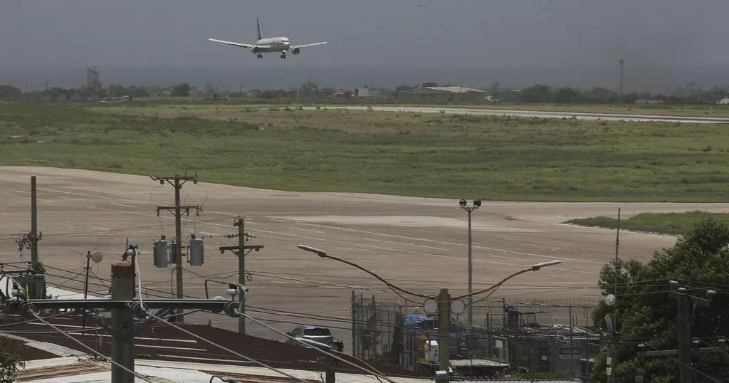 haitis-international-airport-more-wishes-than-planes